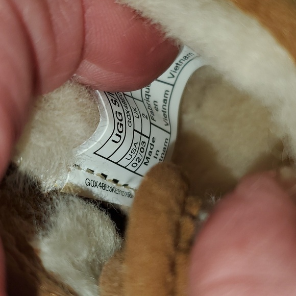 New UGGKids' Neumel and UGG Beanie Crib Shoe Gift Set (Infant) 2/3 6-12 mos. - Picture 13 of 13